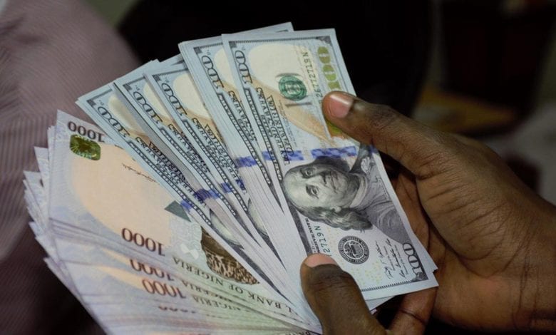 Naira begins new week on a negative note, exchanges N430 to dollar